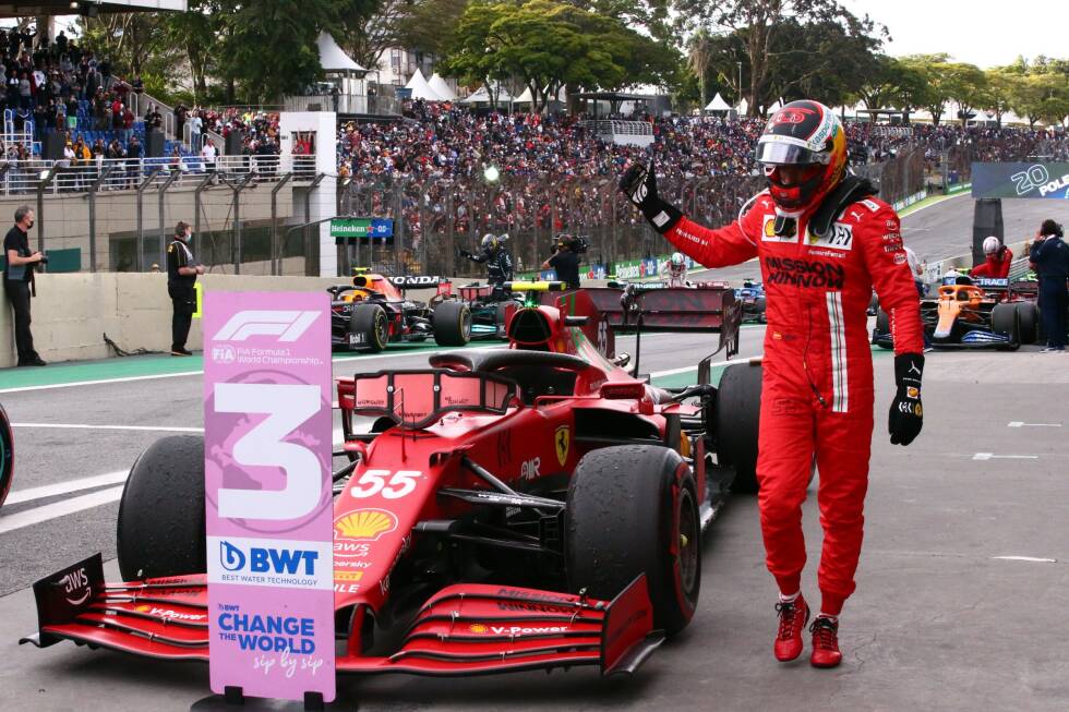 Foto zur News: Carlos Sainz (2): War der schnellere Ferrari-Fahrer bis zum Grand Prix. Profitierte im Sprint von den Soft-Reifen am Start und holte etwas überraschend P3. Im Rennen fiel er hinter Leclerc zurück, holte als Sechster aber gute Punkte. Sehr ordentliches Wochenende insgesamt.