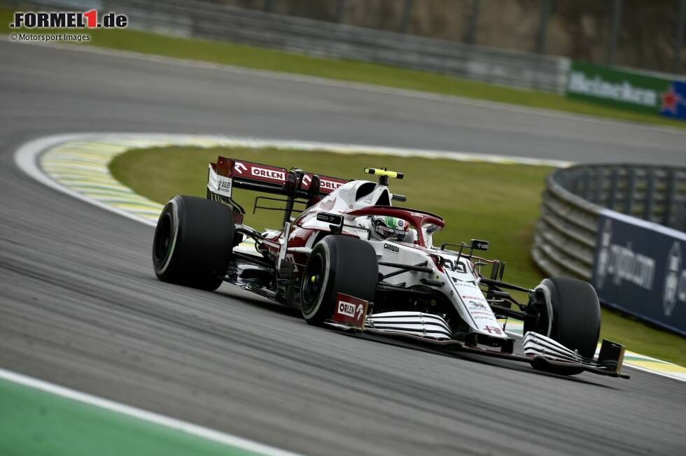Antonio Giovinazzi (4): Der langsamere der beiden Alfa-Romeo-Fahrer in Sao Paulo. Hatte ein durchweg unauffälliges Wochenende ohne besondere Höhepunkte. Negativ aufgefallen: die Kollision mit Räikkönen im Sprint. Trotz Startplatz-Vorteil hinter dem Teamkollegen im Ziel im Grand Prix. Das ist nicht berauschend. Antonio Giovinazzi (4): Der langsamere der beiden Alfa-Romeo-Fahrer in Sao Paulo. Hatte ein durchweg unauffälliges Wochenende ohne besondere Höhepunkte. Negativ aufgefallen: die Kollision mit Räikkönen im Sprint. Trotz Startplatz-Vorteil hinter dem Teamkollegen im Ziel im Grand Prix. Das ist nicht berauschend.