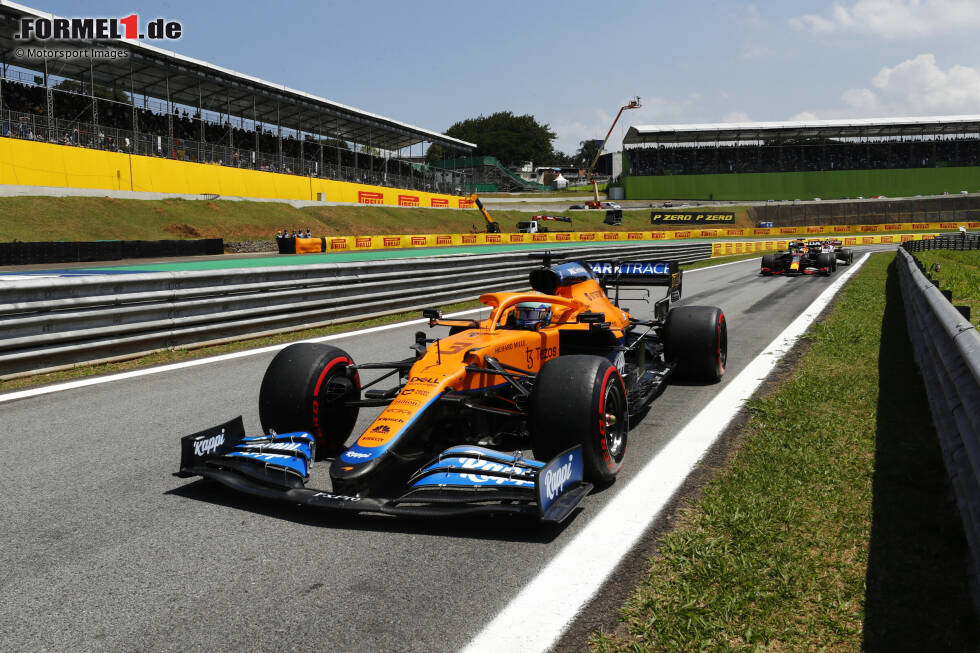 Foto zur News: Daniel Ricciardo (4): In Brasilien war er wieder mal der langsamere McLaren-Fahrer, wenn auch nur knapp im Qualifying. Im Sprint ging es nur rückwärts für ihn, auch das Rennen lief durchwachsen bis zum Ausfall. Keine Glanzleistung von ihm, nach zuletzt einigen vielversprechenden Rennwochenenden.
