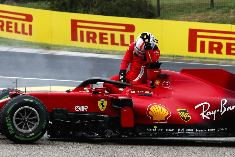 Foto zur News: Charles Leclerc (2): Kein ganz optimales Qualifying, aber eine gute Ausgangslage für Ferrari. Das hätte im Rennen was werden können, doch da kam ihm Stroll dazwischen: Wurde unschuldig rausgehauen in Kurve 1, danach war Schluss für Leclerc.