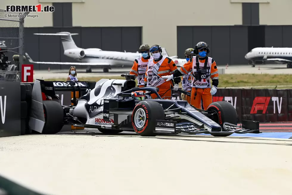 Foto zur News: Yuki Tsunoda (4): Ein solides Rennen hat ihm in Le Castellet die Vier gerettet. Denn der erneute Quali-Crash in Q1 gab natürlich Abzug. Das Handicap des Boxengassen-Starts hat er sich selbst zuzuschreiben. Wirkte bei manchen Duellen etwas blass, zum Beispiel gegen George Russell im Williams. Ausbaufähig.