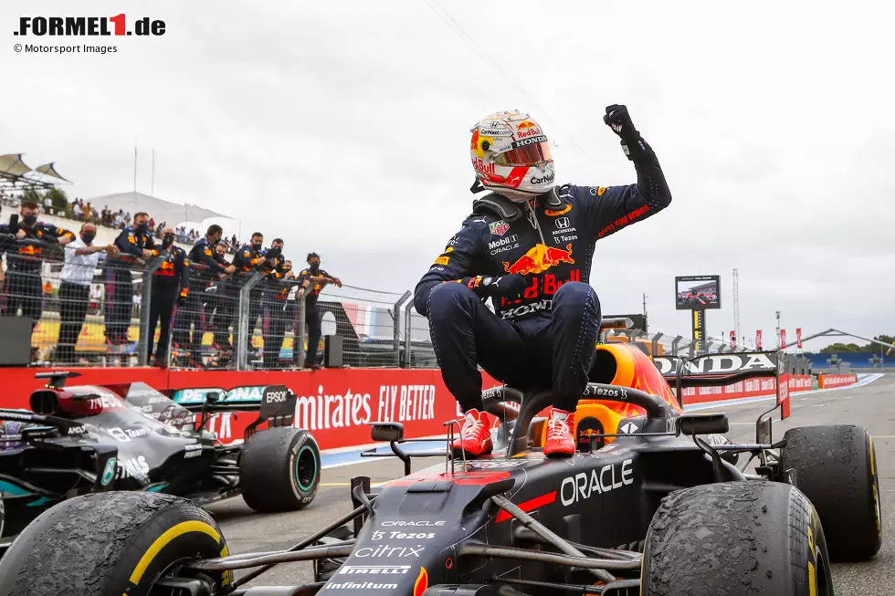 Max Verstappen (1): Poleposition, Sieg und schnellste Rennrunde, dazu die WM-Führung ausgebaut. Sehr viel mehr geht nicht für Verstappen. Einziger Kritikpunkt: sein Fehler nach dem Start in Kurve 1. Den hat er danach aber wieder wettgemacht mit einer starken Aufholjagd! Foto zur News: Max Verstappen (1): Poleposition, Sieg und schnellste Rennrunde, dazu die WM-Führung ausgebaut. Sehr viel mehr geht nicht für Verstappen. Einziger Kritikpunkt: sein Fehler nach dem Start in Kurve 1. Den hat er danach aber wieder wettgemacht mit einer starken Aufholjagd!