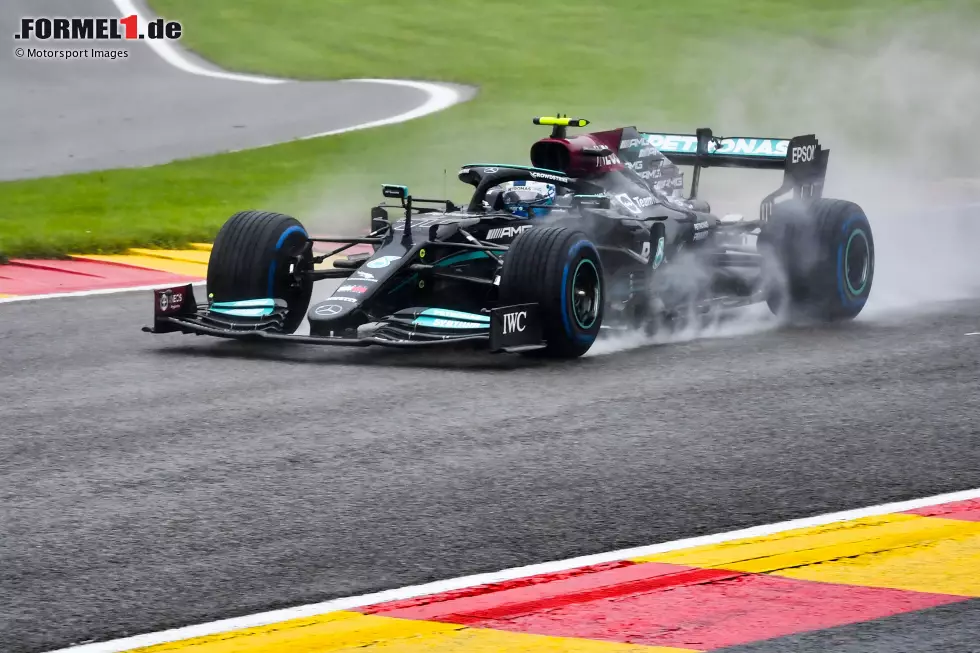 Foto zur News: Valtteri Bottas (4): War auf nasser Strecke immer langsamer als Teamkollege Hamilton und im Qualifying verlor er gar 2,4 Sekunden - das ist zu viel! Mehr als gerade noch &quot;ausreichend&quot; war das nicht für Bottas in Spa.