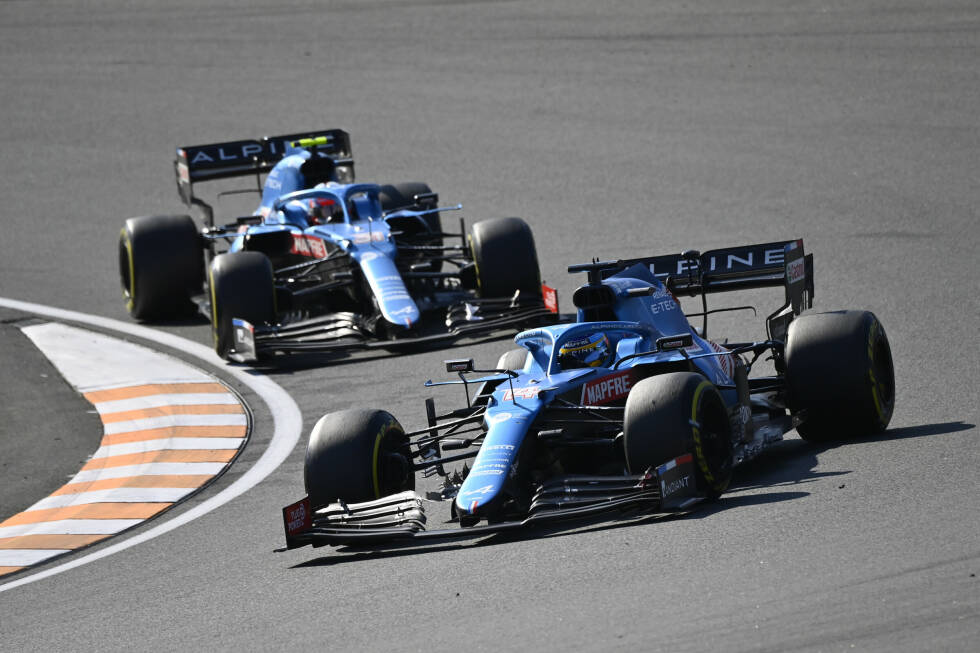 Foto zur News: Fernando Alonso (2): Gewann zwei Positionen am Start und schnappte sich am Ende noch Ferrari-Mann Sainz, belegte so Platz sechs im Rennen. Stark! Warum es die Eins nicht gibt? Ein Beinahe-Abflug im Grand Prix und eine Überholszene von Gasly, in der Alonso nicht gut aussah, gaben den Ausschlag.