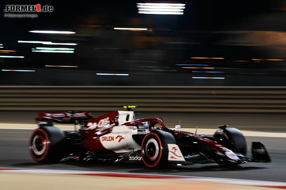 Foto zur News: 3. Guanyu Zhou (Alfa Romeo): Platz zehn beim Großen Preis von Bahrain 2022 in Sachir