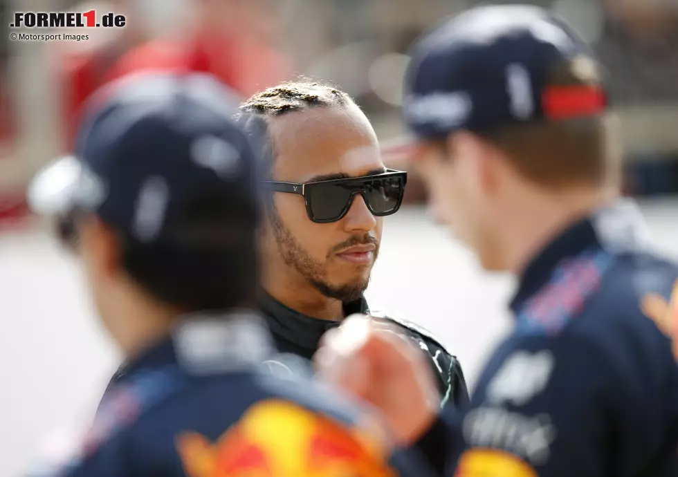 Lewis Hamilton (Mercedes): 6 Punkte - Nicht ausreichend verlangsamt unter Gelb in Spielberg (2), Kollision in Spielberg (2) und Einfahrt bei geschlossener Boxengasse in Monza (2) Foto zur News: Lewis Hamilton (Mercedes): 6 Punkte - Nicht ausreichend verlangsamt unter Gelb in Spielberg (2), Kollision in Spielberg (2) und Einfahrt bei geschlossener Boxengasse in Monza (2)