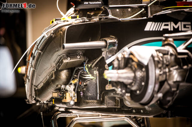 Foto zur News: Mercedes W12: Kühler im Seitenkasten