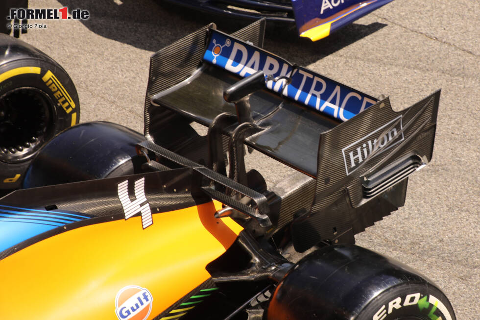 Foto zur News: McLaren MCL35M: Heckflügel