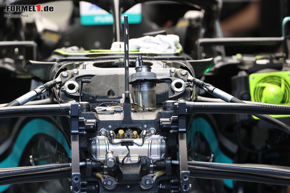 Foto zur News: Mercedes W12: Vorderrad-Aufhängung