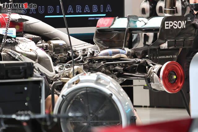 Foto zur News: Mercedes W12: Antriebsstrang