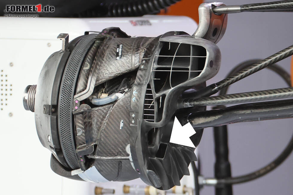 Foto zur News: McLaren MCL35M: Bremsschacht vorne
