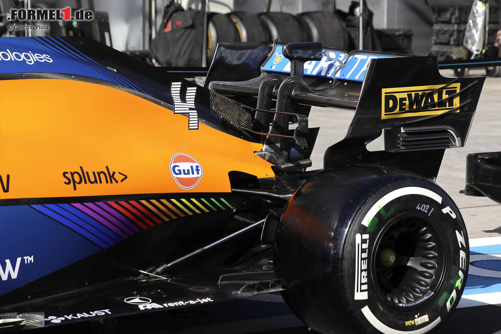 Foto zur News: McLaren MCL35M: Motorhaube und Unterboden