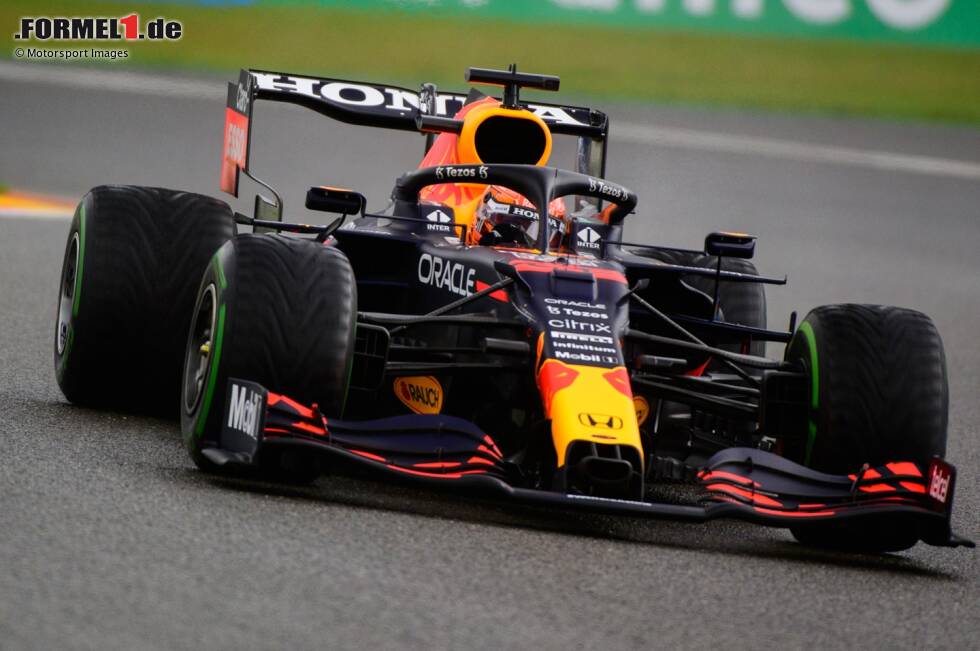 Foto zur News: Red Bull hat seinen aktuellen Monza-Heckflügel vielleicht schon gezeigt, im dritten Freien Training in Spa. Verstappen fuhr dort mit einem sehr schmalen Flügel, der aber nicht im Rennen verwendet wurde.