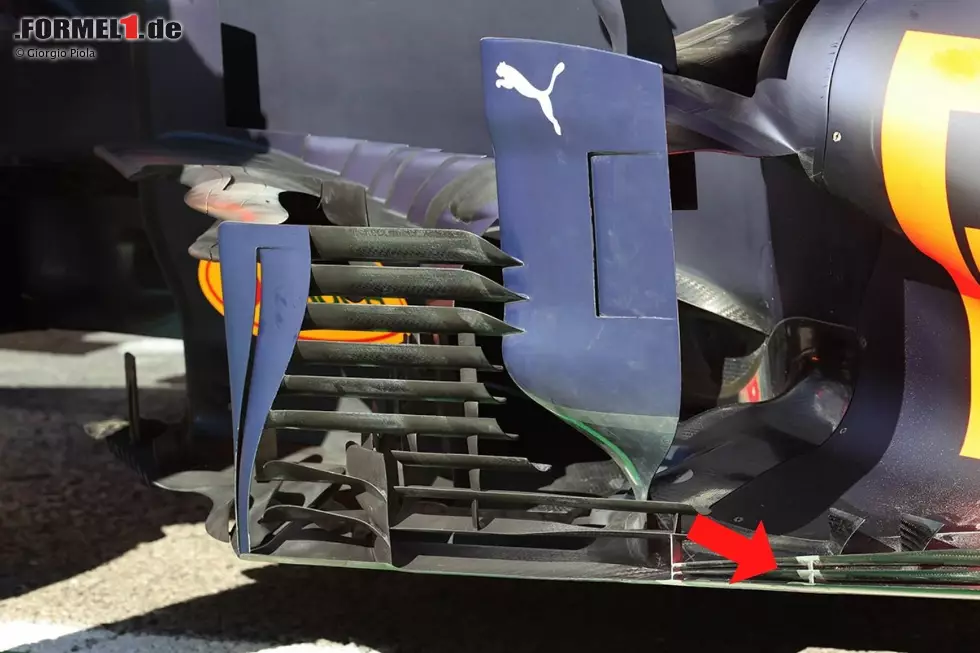 Als weitere Folge der jüngsten Updates hat Red Bull die beiden zusätzlichen Kanten am Unterboden des Fahrzeugs überarbeitet. Foto zur News: Als weitere Folge der jüngsten Updates hat Red Bull die beiden zusätzlichen Kanten am Unterboden des Fahrzeugs überarbeitet.