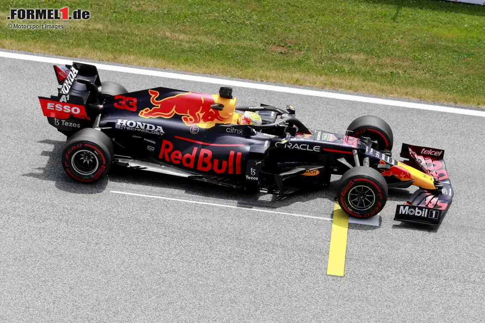 Foto zur News: Der neue Diffusor ist aber nicht die erste größere Neuerung, die Red Bull in der Saison 2021 verwendet. Die folgenden Bilder zeigen die wichtigsten Entwicklungsschritte des Teams seit den Wintertests in Bahrain.