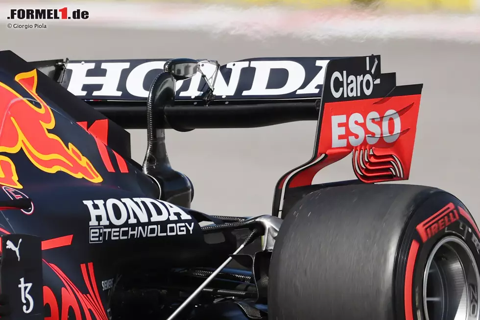Foto zur News: Red Bull RB16B: Heckflügel