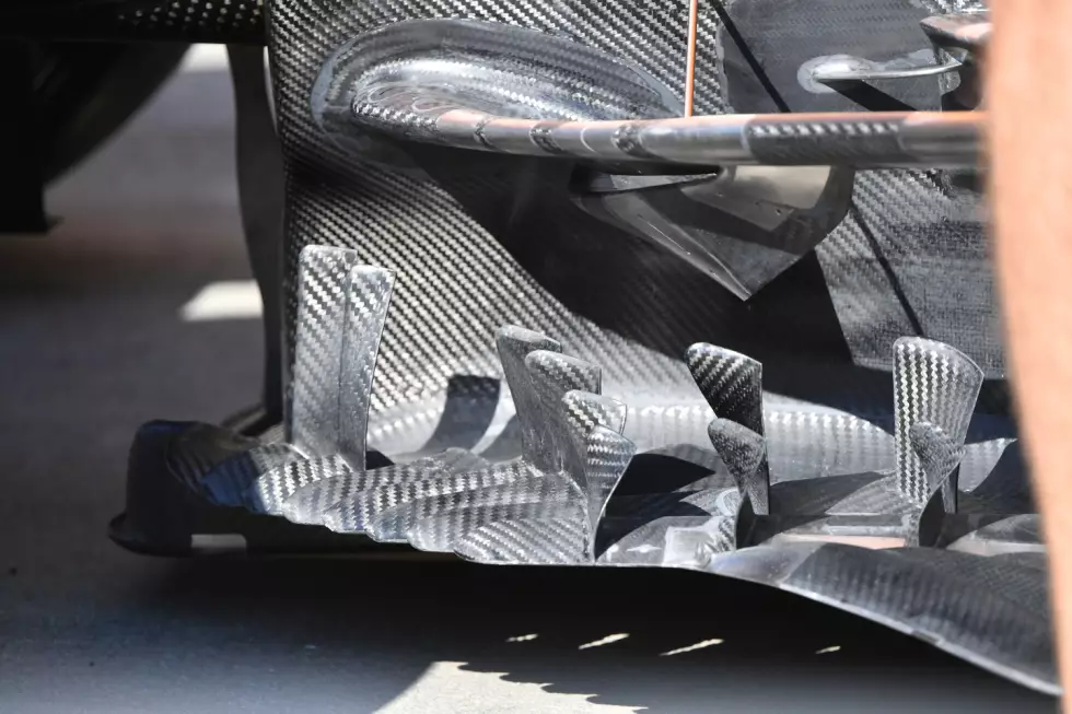 Foto zur News: McLaren MCL35M: Windabweiser