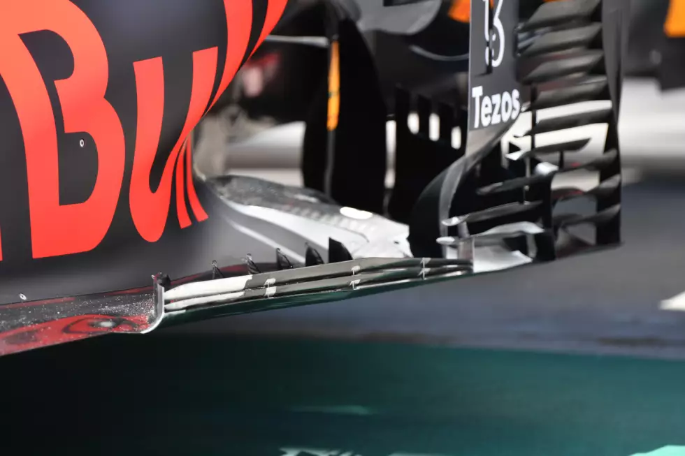 Foto zur News: Red Bull RB16B: Unterboden-Kante
