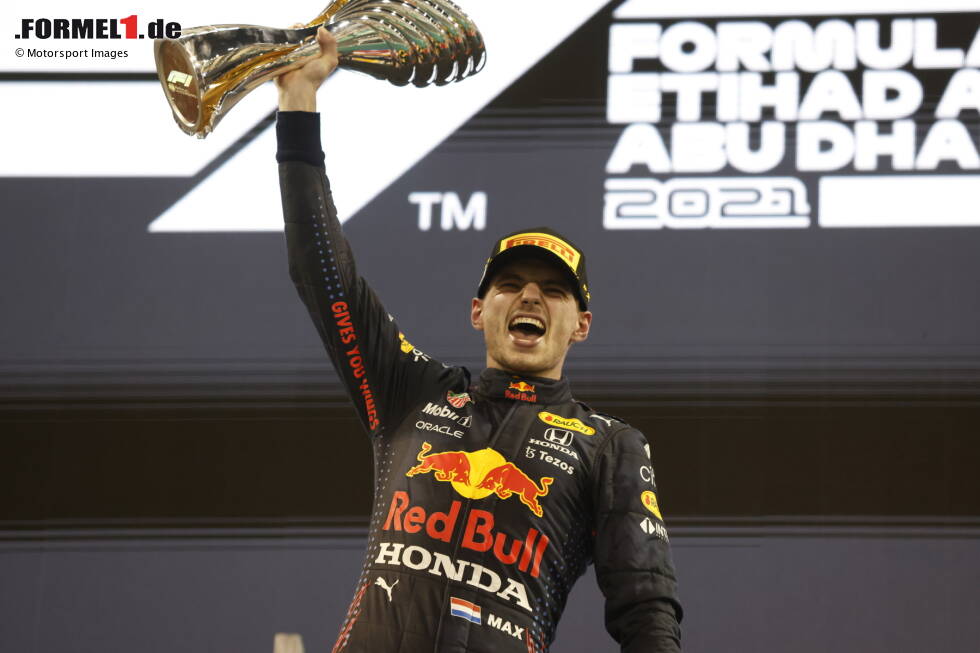 Foto zur News: Max Verstappen ist am Ziel seiner Träume: Er ist Formel-1-Weltmeister 2021! Und wie der Red-Bull-Fahrer den WM-Titelgewinn in Abu Dhabi gefeiert hat, das zeigen wir auf den nächsten Bildern ...