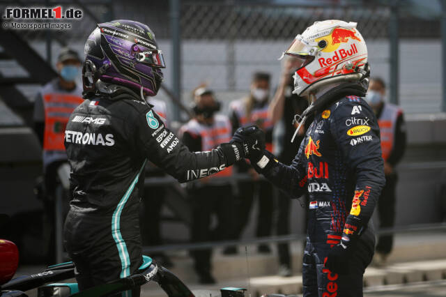 Foto zur News: Lewis Hamilton vs. Max Verstappen. Das WM-Duell zwischen dem Mercedes-Fahrer und dem Red-Bull-Fahrer hielt 2021 die Formel-1-Fans in Atem. In dieser Fotostrecke zeichnen wir den Zweikampf um den Titel Rennen für Rennen nach!