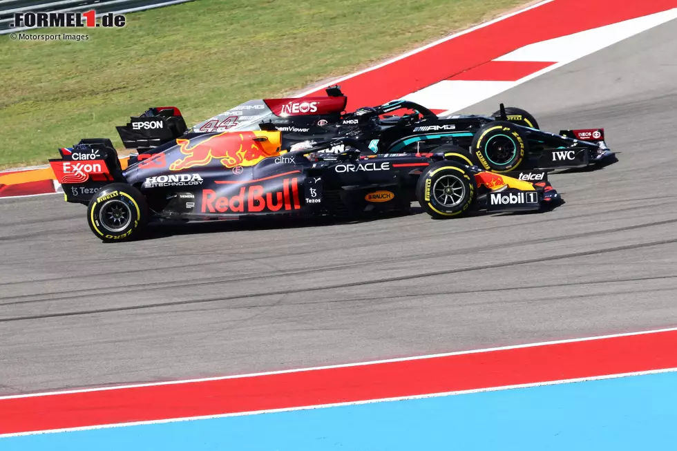 Austin: Wieder eine Mercedes-Strecke, eigentlich. Doch ab dem Qualifying ist Red Bull vorne: Verstappen holt die Pole, wehrt im Rennen alle Mercedes-Angriffe ab und siegt hauchdünn vor Hamilton, der sich den Bonuspunkt schnappt. Verstappen baut seine WM-Führung aus: 275,5:287,5 Punkte. Foto zur News: Austin: Wieder eine Mercedes-Strecke, eigentlich. Doch ab dem Qualifying ist Red Bull vorne: Verstappen holt die Pole, wehrt im Rennen alle Mercedes-Angriffe ab und siegt hauchdünn vor Hamilton, der sich den Bonuspunkt schnappt. Verstappen baut seine WM-Führung aus: 275,5:287,5 Punkte.