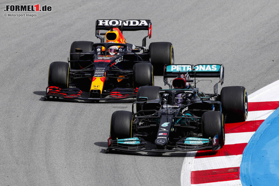 Foto zur News: Barcelona: Im Taktik-Schach von Spanien ringt Mercedes Red Bull durch die smartere Boxenstrategie nieder. Hamilton siegt im zweiten Rennen in Folge, rückt weiter ab von Verstappen in der Gesamtwertung. Doch Verstappen bleibt dran durch Platz zwei plus schnellste Runde. Der neue Zwischenstand: 94:80 Punkte.