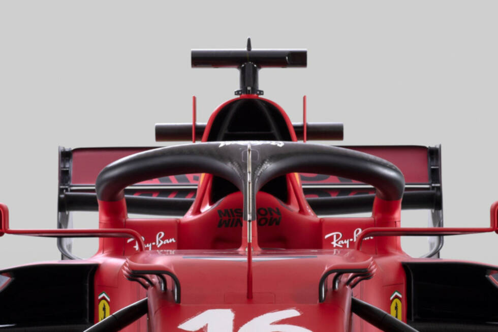 Foto zur News: ... dazu kommt eine vergrößerte Airbox über dem Fahrerhelm mit jetzt größeren Öffnungen für mehr Frischluft-Zufuhr an dieser Stelle. Links und rechts hat Ferrari neue Winglets angebracht.