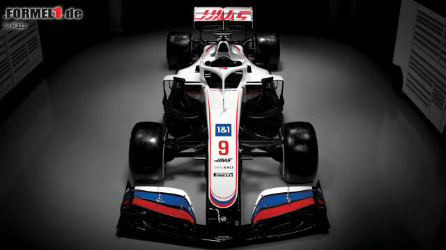 Foto zur News: US-Team Haas hat sein Farbdesign für die Formel-1-Saison 2021 vorgestellt. Das Auto von Mick Schumacher und Nikita Masepin läuft im Russland-Look auf, passend zum neuen Titelsponsor Uralkali! Hier die weiteren Bilder ...