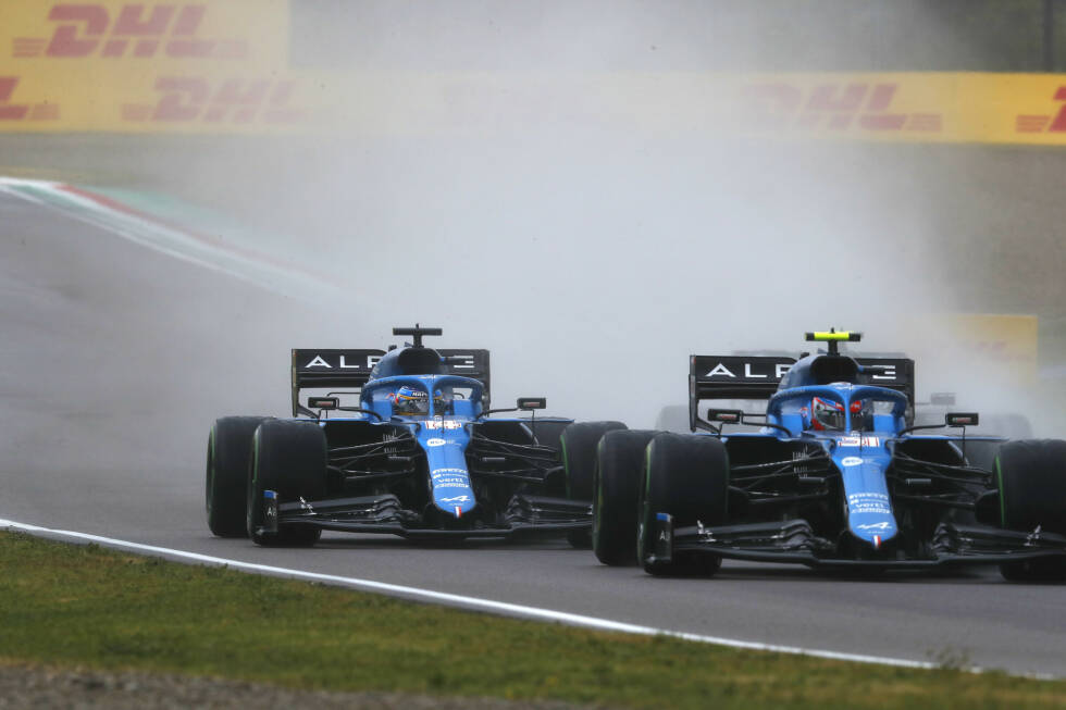 Foto zur News: Fernando Alonso (4): Auch der zweite Spanier im Feld bekleckerte sich nicht mit Ruhm. Das erste Mal feuerte er den Alpine bereits auf dem Weg in die Startaufstellung weg, das hätte deutlich übler enden können. Auch das Qualifying war mit P15 nicht gut. Am Ende nur wegen der Strafe für Räikkönen in den Punkten.