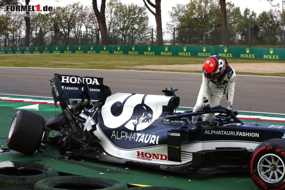 Yuki Tsunoda (5): Obwohl der Japaner zuvor viel in Imola getestet hatte, war es nicht sein Wochenende. Der Crash im Qualifying ging bereits auf seine Kappe, im Rennen warf er dann mit einem weiteren Dreher mögliche Punkte weg. Das Talent ist da, aber in Imola zahlte der Rookie Lehrgeld. Yuki Tsunoda (5): Obwohl der Japaner zuvor viel in Imola getestet hatte, war es nicht sein Wochenende. Der Crash im Qualifying ging bereits auf seine Kappe, im Rennen warf er dann mit einem weiteren Dreher mögliche Punkte weg. Das Talent ist da, aber in Imola zahlte der Rookie Lehrgeld.