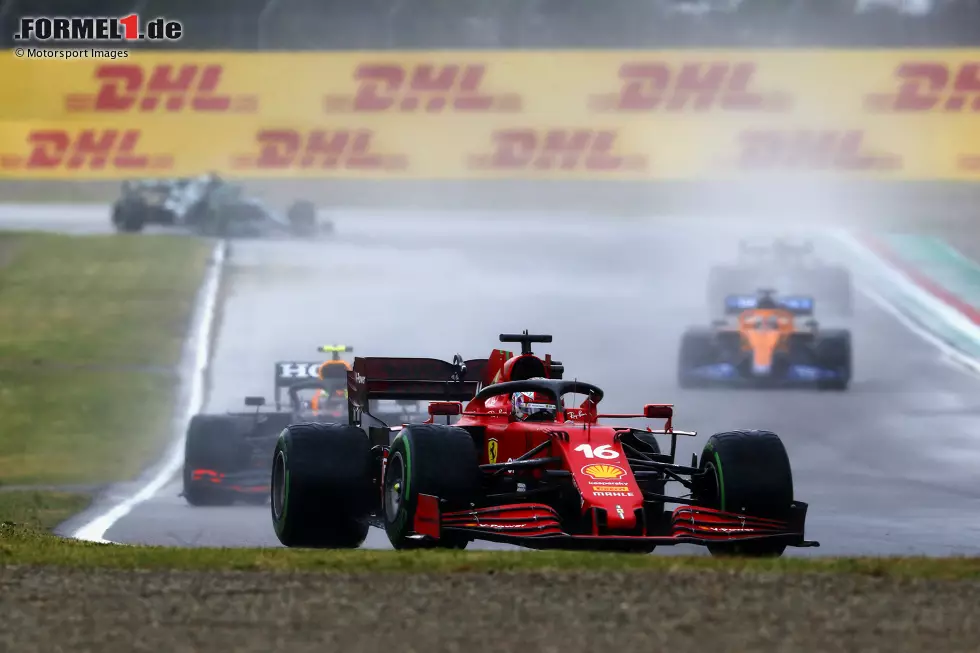 Charles Leclerc (2): Kleine Abzüge gibt es unter anderem für den Crash im Training und den Dreher in der Einführungsrunde. Davon abgesehen eine starke Vorstellung mit P4 in Quali und Rennen. Viel mehr ist im Ferrari wohl nicht drin. Wegen der angesprochenen Abzüge geht's allerdings knapp an der 1 vorbei. Foto zur News: Charles Leclerc (2): Kleine Abzüge gibt es unter anderem für den Crash im Training und den Dreher in der Einführungsrunde. Davon abgesehen eine starke Vorstellung mit P4 in Quali und Rennen. Viel mehr ist im Ferrari wohl nicht drin. Wegen der angesprochenen Abzüge geht's allerdings knapp an der 1 vorbei.