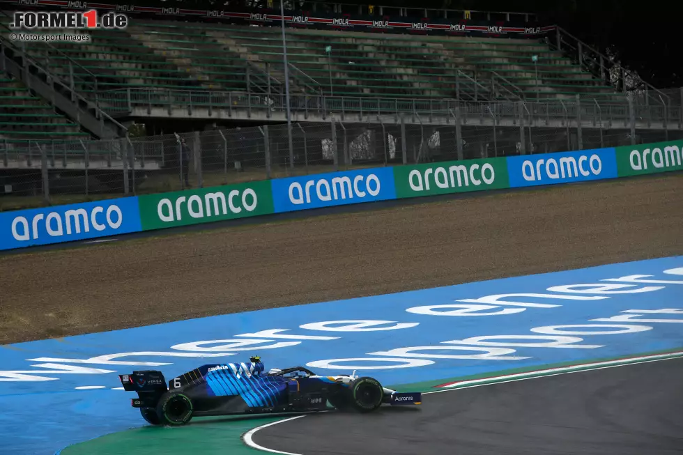 Foto zur News: Nicholas Latifi (5): Ärgerlich, denn bis zum Samstag zeigte der Kanadier seine vielleicht bislang beste Leistung in der Formel 1, war im Training sogar schneller als Russell. Hilft aber wenig, wenn man dann im Rennen in der ersten halben Runde mit zwei Fehlern und einem selbstverschuldeten Crash alles wieder kaputtmacht ...