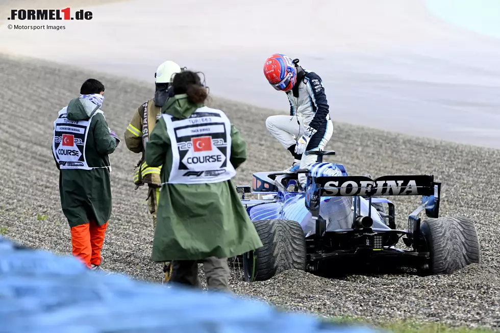 Foto zur News: George Russell (4): Nein, auch der Teamkollege hatte dieses Mal kein gutes Wochenende. Im Qualifying mit einem Fehler den möglichen Q3-Einzug weggeworfen und im Rennen nur 15. geworden. Dazu der Abflug in FT3, mit dem er sich selbst die Chance genommen hat, im Nassen zu trainieren. Nicht sein Wochenende.