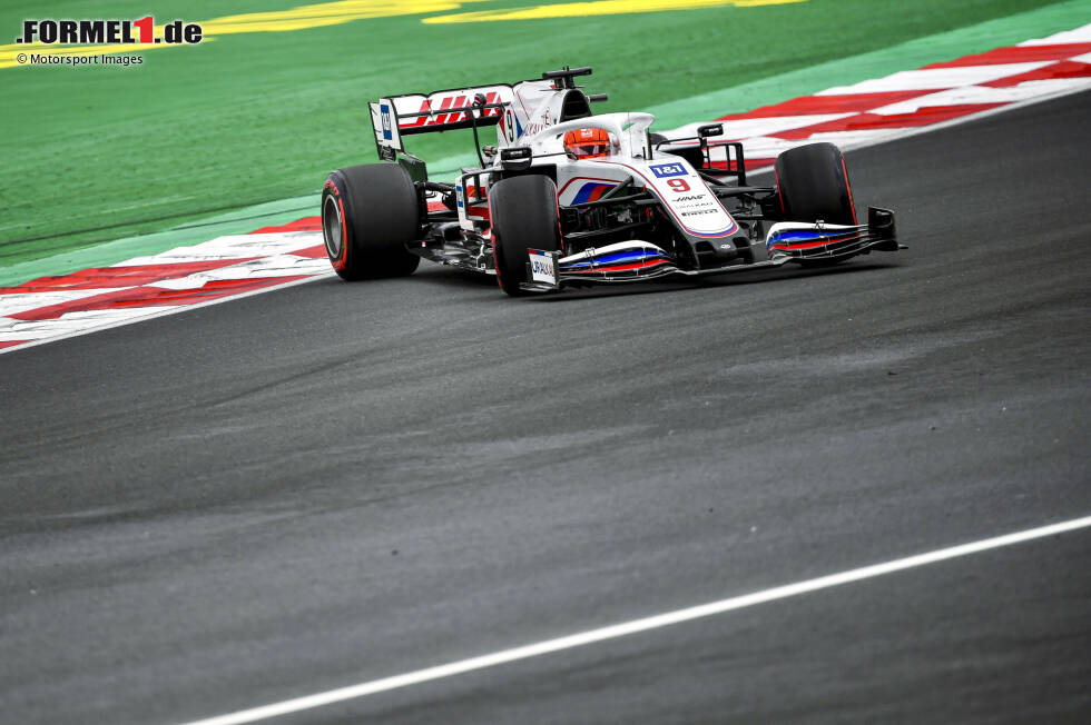 Nikita Masepin (5): Sah am ganzen Wochenende kein Land gegen den Teamkollegen. Im Qualifying wieder fast drei Sekunden langsamer, im Rennen dann fast 25 Sekunden, obwohl Schumacher gleich in der ersten Runde von Alonso abgeschossen wurde. Zu allem Überfluss auch noch Hamilton beim Überrunden fast abgeräumt. Nikita Masepin (5): Sah am ganzen Wochenende kein Land gegen den Teamkollegen. Im Qualifying wieder fast drei Sekunden langsamer, im Rennen dann fast 25 Sekunden, obwohl Schumacher gleich in der ersten Runde von Alonso abgeschossen wurde. Zu allem Überfluss auch noch Hamilton beim Überrunden fast abgeräumt.