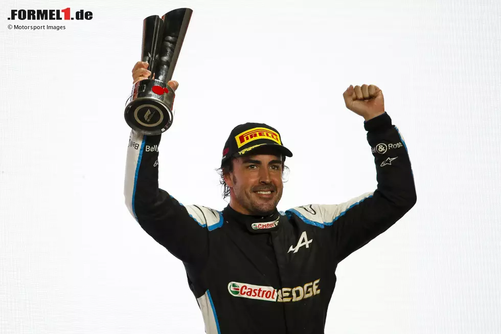 Fernando Alonso (1): Peilte beim Start von P3 aus die Führung an, war danach aber "nur" Zweiter. Das ist aber auch wirklich das einzige, was ihm an diesem Wochenende nicht gelungen ist! Eine fehlerfreie Leistung des Altmeisters, der erstmals seit mehr als sieben Jahren wieder auf dem Podium stand. Fazit: Er kann es noch! Foto zur News: Fernando Alonso (1): Peilte beim Start von P3 aus die Führung an, war danach aber "nur" Zweiter. Das ist aber auch wirklich das einzige, was ihm an diesem Wochenende nicht gelungen ist! Eine fehlerfreie Leistung des Altmeisters, der erstmals seit mehr als sieben Jahren wieder auf dem Podium stand. Fazit: Er kann es noch!