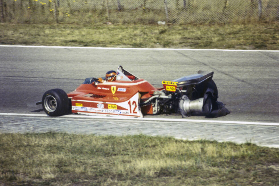 Foto zur News: Zandvoort 1979: Nach zwei Drehern ging Gilles Villeneuve immer noch nicht vom Gas. Der wilde Kanadier raste nach einem Reifenschaden auf praktisch nur noch drei Rädern bei so hohem Tempo zurück an die Box, dass seine hintere Randaufhängung nicht mehr mitspielte - und er endgültig aufgeben musste.