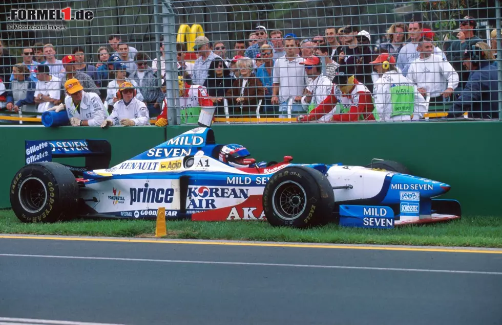 Melbourne 1997: So endete der Australien-GP für Jean Alesi, nachdem er sich fünf Runden lang geweigert hatte, an die Box zu kommen - auf P2 liegend rollte er ohne Sprit aus. Kevin Magnussen erlebte 2020 in Silverstone das Gegenteil: Trotz zweier Stopps verschlissen die Reifen zu sehr, sodass er aus Sicherheitsgründen aufgeben musste. Foto zur News: Melbourne 1997: So endete der Australien-GP für Jean Alesi, nachdem er sich fünf Runden lang geweigert hatte, an die Box zu kommen - auf P2 liegend rollte er ohne Sprit aus. Kevin Magnussen erlebte 2020 in Silverstone das Gegenteil: Trotz zweier Stopps verschlissen die Reifen zu sehr, sodass er aus Sicherheitsgründen aufgeben musste.
