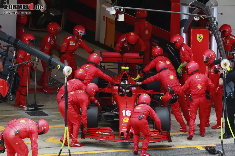 Barcelona 2020: Charles Leclerc drehte sich im Spanien-GP in der letzten Schikane und dachte, dass das Rennen gelaufen sei. Daher öffnete er seinen Sicherheitsgurt. Doch dann sprang sein Motor wieder an. Er durfte das Rennen dennoch nicht fortsetzen, aus Sicherheitsgründen. Blöd gelaufen! Foto zur News: Barcelona 2020: Charles Leclerc drehte sich im Spanien-GP in der letzten Schikane und dachte, dass das Rennen gelaufen sei. Daher öffnete er seinen Sicherheitsgurt. Doch dann sprang sein Motor wieder an. Er durfte das Rennen dennoch nicht fortsetzen, aus Sicherheitsgründen. Blöd gelaufen!