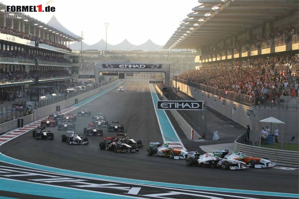 Foto zur News: Yas Marina Circuit (Abu Dhabi): Ein großer Parkplatz in der Wüste, ein paar Linien draufgepinselt und fertig ist der Große Preis von Abu Dhabi. Die unterirdische Boxenausfahrt sieht spektakulär aus, aber da hört es auch auf. Nicht umsonst gibt es jedes Jahr die gleiche Diskussion, ob Abu Dhabi der würdige Ort für ein Saisonfinale ist.