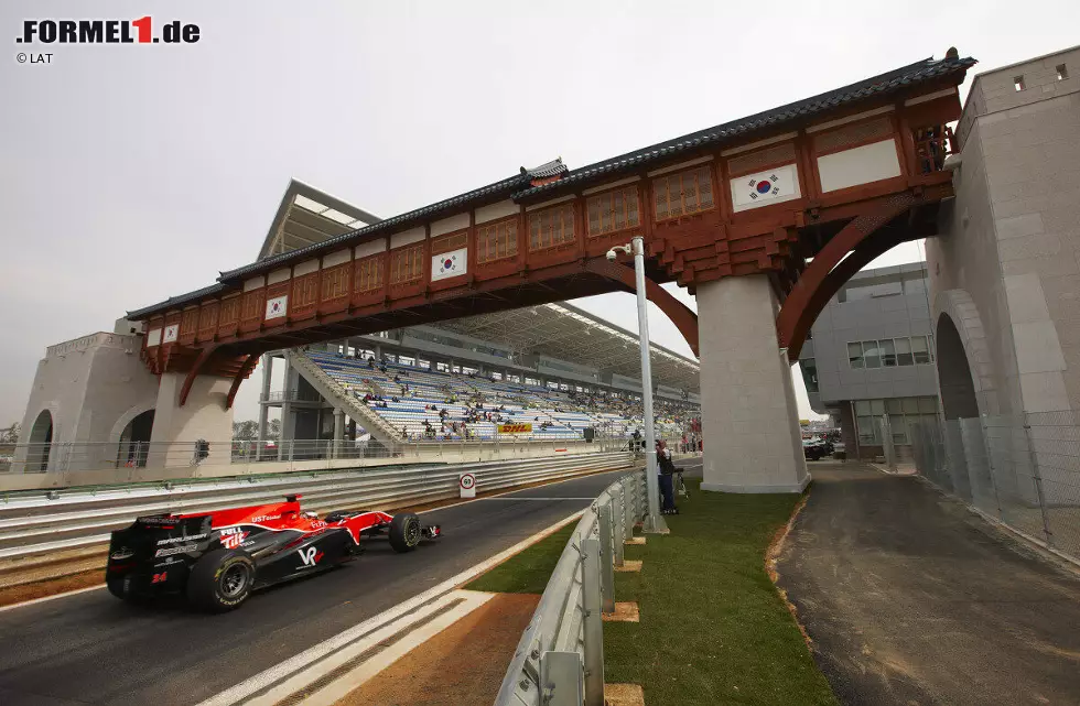 Foto zur News: Korean International Circuit (Südkorea): Bereits der erste Große Preis von Südkorea steht unter keinem guten Stern. Der Bau der Strecke verzögert sich mehrfach, die Umgebung ist bei der Premiere 2010 komplett unfertig. Nach nur vier Rennen ist auch schon wieder Schluss. So richtig vermisst die Strecke anschließend niemand.