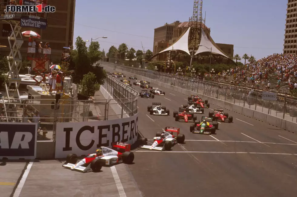 Foto zur News: Phoenix Street Circuit (USA): Dreimal fährt die Formel 1 auf dem uninspirierten Stadtkurs, der vor allem aus 90-Grad-Kurven besteht. Für die dritte Auflage im Jahr 1991 ändert man einen Teil der Streckenführung, doch das kann den GP auch nicht vor dem Aus retten. Erst im Jahr 2000 kehrt die Formel 1 in die USA zurück.