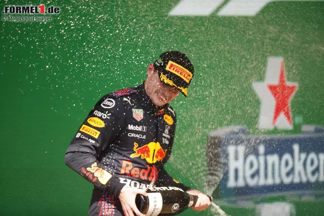 Foto zur News: Max Verstappen hat es geschafft: Formel-1-Weltmeister 2021! Der Red-Bull-Pilot schlug in einer unvergesslichen Saison den siebenfachen Champion Lewis Hamilton und stellte dabei selbst einige bemerkenswerte Rekorde auf. Ein Überblick.