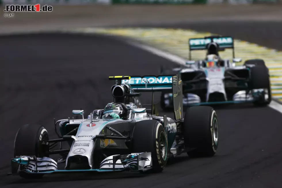 Foto zur News: Weil die Regeln für die Nase zur Saison 2015 angepasst wurden, musste auch Mercedes eine neue Nase bringen. Die Form der Nasenspitze, die an ein umgedrehtes &quot;U&quot; erinnerte (siehe Bild), war nicht länger möglich. Deshalb bekam der W06 eine Nase, ...