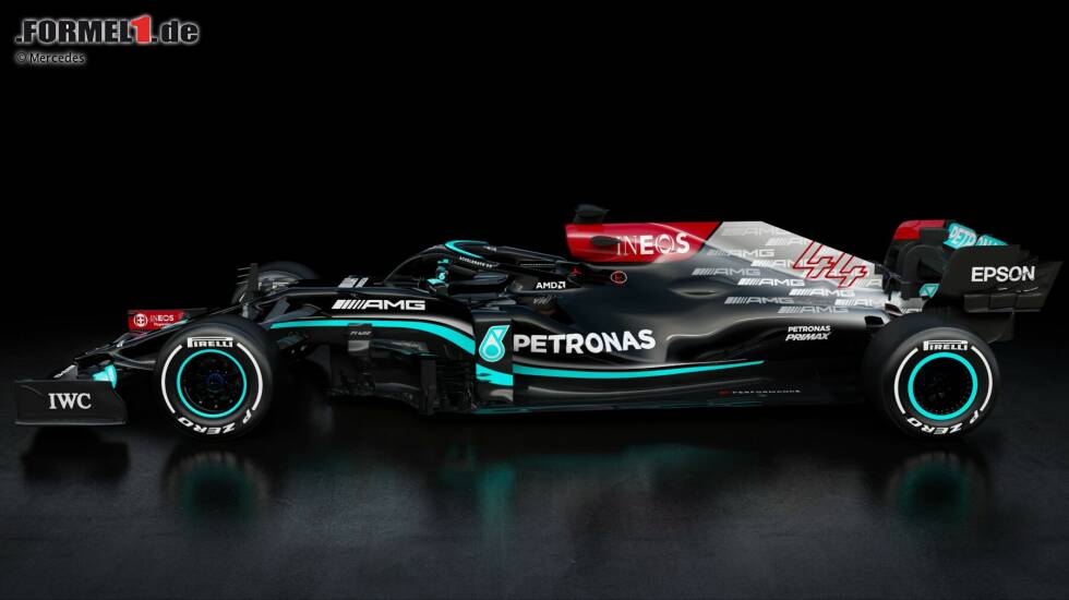 Foto zur News: Wofür Mercedes seine Entwicklungstoken aufgewendet hat, das will das Team bisher nicht verraten. Ersten Eindrücken zufolge aber ist die Motorhaube rund um die Seitenkästen noch einmal schmaler geworden.