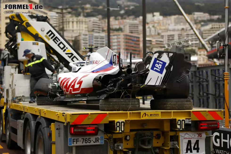 Foto zur News: Mick Schumacher (5): Die einzige Aufgabe an diesem Wochenende war es, nicht in der Mauer zu landen. Das passierte ihm trotzdem zweimal, ein Abflug kostete dabei das Qualifying. Die Pace im Rennen war okay, doch durch seinen Abflug im dritten Training waren da bereits alle Chancen auf ein gutes Ergebnis ruiniert.