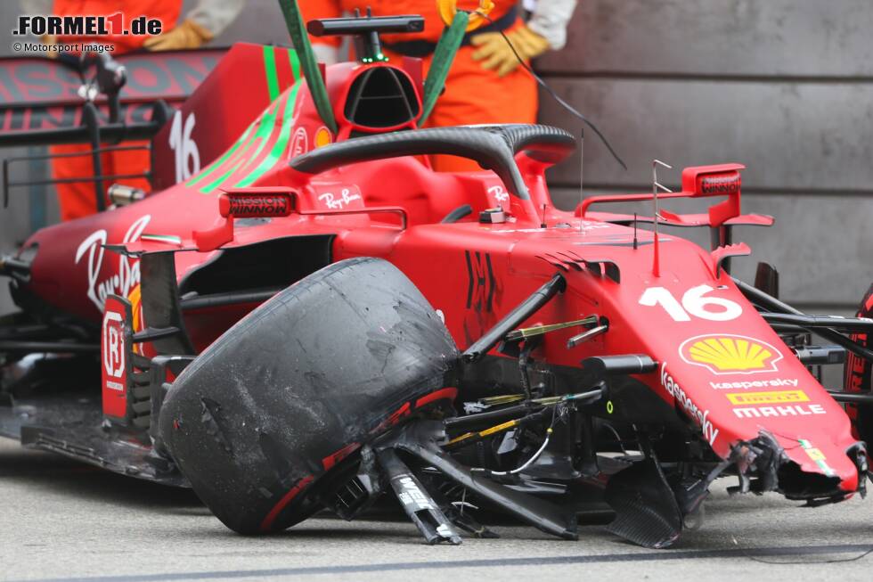 Foto zur News: Charles Leclerc (6): Die &quot;Höchststrafe&quot; gibt es gar nicht mal für seinen Crash selbst. Der kann in Monaco passieren. Es geht um die Umstände. Denn mit dem Unfall hat er womöglich auch noch den Teamkollegen um ein besseres Ergebnis gebracht. Und das auf der vielleicht einzigen Strecke, auf der Ferrari 2021 Siegchancen hat ...