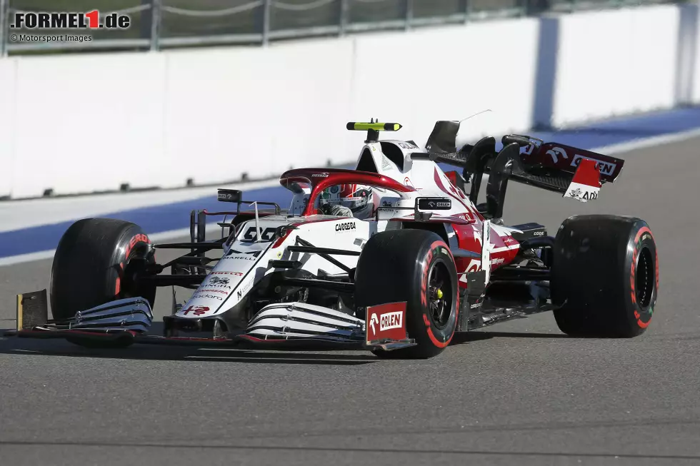 Foto zur News: Antonio Giovinazzi (5): Gerade für einen Fahrer, der aktuell um seine Zukunft kämpft, viel zu wenig. Crash im Training, im Qualifying von einem Haas geschlagen und im Rennen auch keine Bäume ausgerissen. P16 während der Teamkollege - zugegebenermaßen etwas glücklich - mit P8 das beste Saisonergebnis holt.