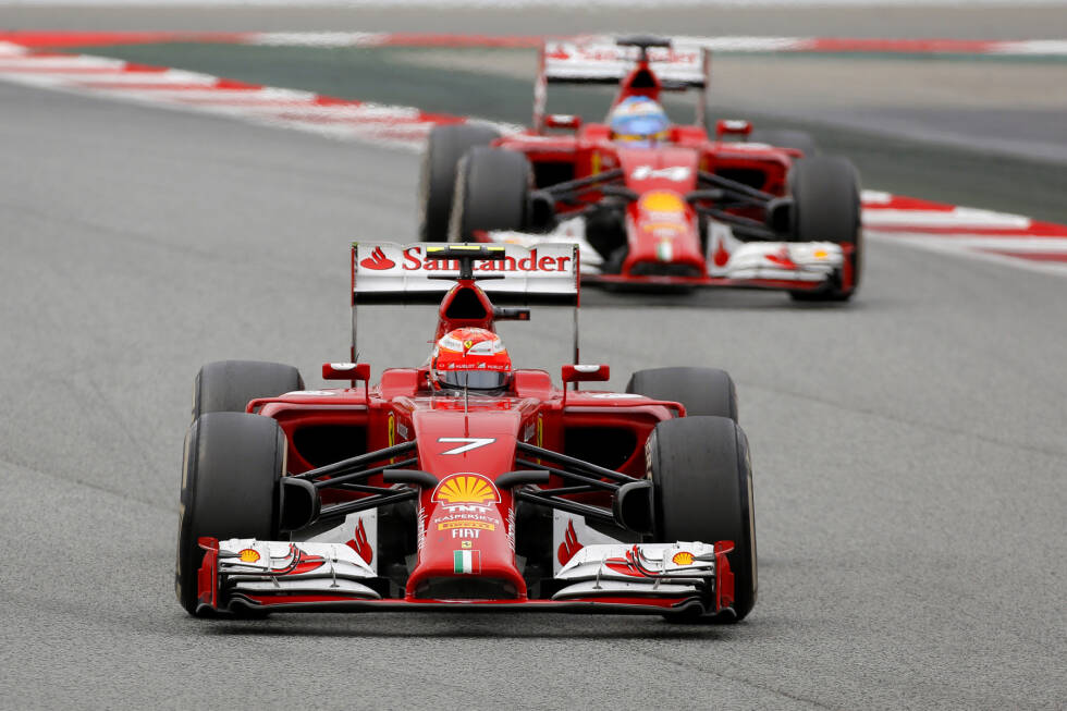 Foto zur News: 2014 waren Alonso und Räikkönen Teamkollegen bei Ferrari. Der Spanier erinnert sich: &quot;Wir wissen, dass Kimi speziell und ziemlich schüchtern ist und keine großen Beziehungen zu irgendjemandem hat. Ich war 2014 Teamkollege von ihm bei Ferrari, aber selbst in diesem Jahr hatten wir nicht die Möglichkeit, uns besser [kennenzulernen].&quot;