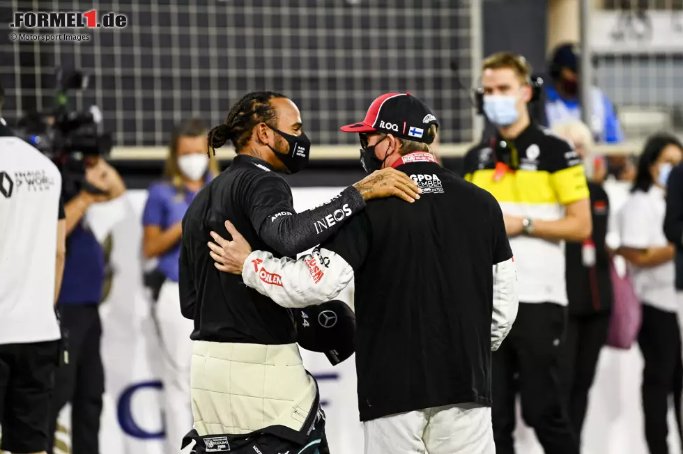 Foto zur News: Lewis Hamilton: &quot;Ich bin nicht überrascht. Er hat eine unglaublich lange Karriere hinter sich. Er ist schon sehr lange hier. Ich weiß, dass er eine Familie hat, und er hat bereits gesagt, dass er sich auf andere Dinge freut, aber ich bewundere einfach seinen Willen, weiter Rennen zu fahren. Der Rennsport liegt ihm ganz klar im Blut.&quot;