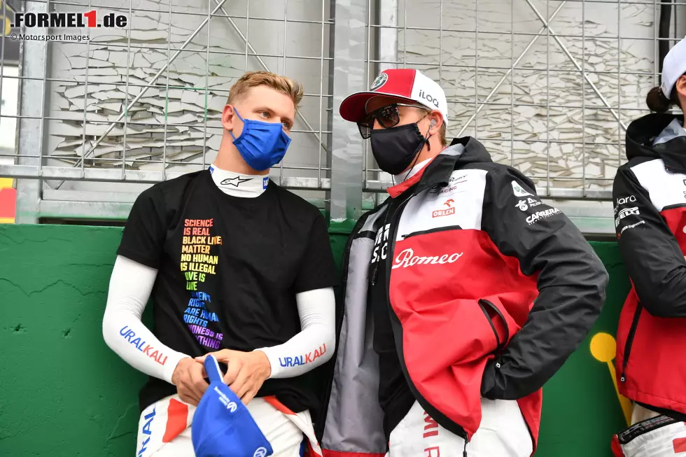 Mick Schumacher: "Als ich die Nachricht hörte, war ich natürlich sehr traurig, denn ich hatte mich darauf gefreut, ein weiteres Jahr auf demselben Grid wie er zu fahren. Aber er hat Familie und möchte wahrscheinlich etwas anderes als die Formel 1 sehen, was nach so vielen Jahren verständlich ist. Auf jeden Fall traurig." Foto zur News: Mick Schumacher: "Als ich die Nachricht hörte, war ich natürlich sehr traurig, denn ich hatte mich darauf gefreut, ein weiteres Jahr auf demselben Grid wie er zu fahren. Aber er hat Familie und möchte wahrscheinlich etwas anderes als die Formel 1 sehen, was nach so vielen Jahren verständlich ist. Auf jeden Fall traurig."